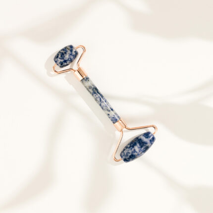 Roller do masażu twarzy - niebieski sodalit